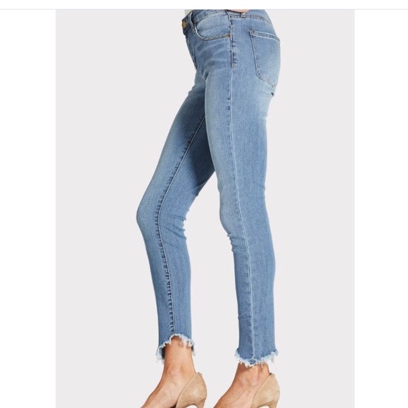 Articles of Society, Suzy Skinny Jeans in Montego, Size 27 - Picture 2 of 9